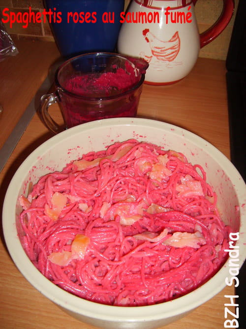 Spaghettis roses au saumon fumé