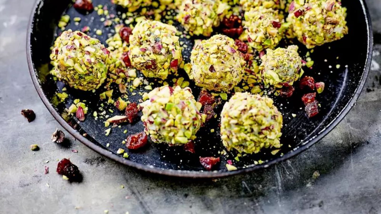 Bouchées de roquefort pistaches et cranberries