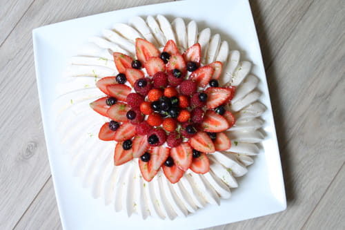 Pavlova géante aux fruits rouges