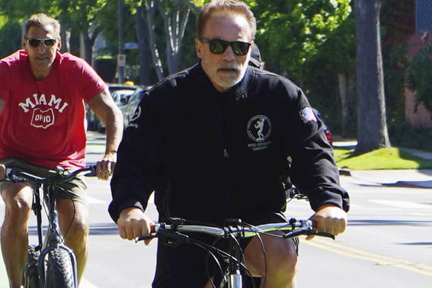 Arnold Schwarzenegger &agrave; v&eacute;lo