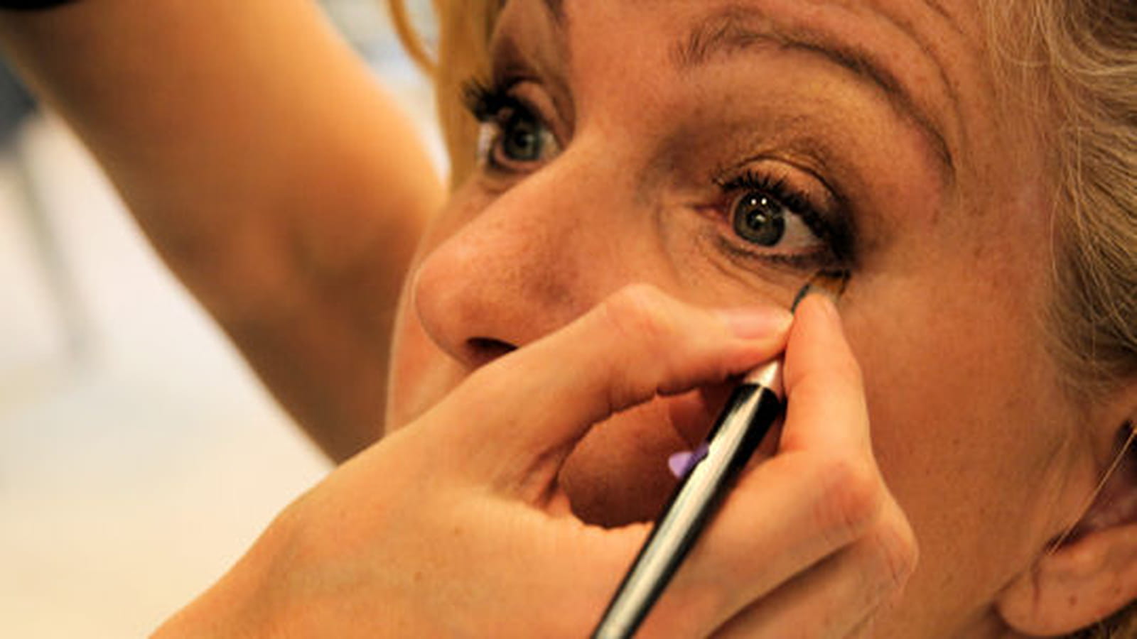Finitions du maquillage des yeux