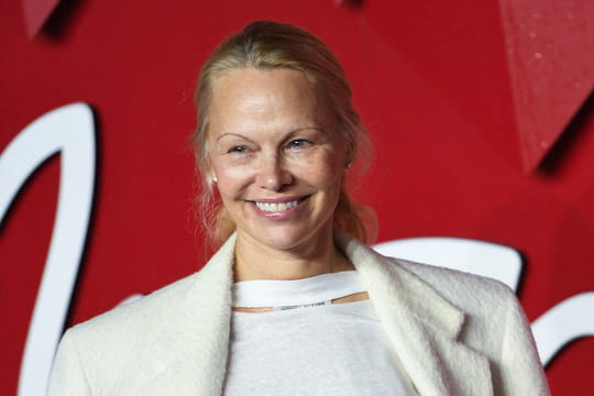 Pamela Anderson se filme sans maquillage et sans filtre &agrave; 56&nbsp;ans - Elle a une peau magnifique&nbsp;!
