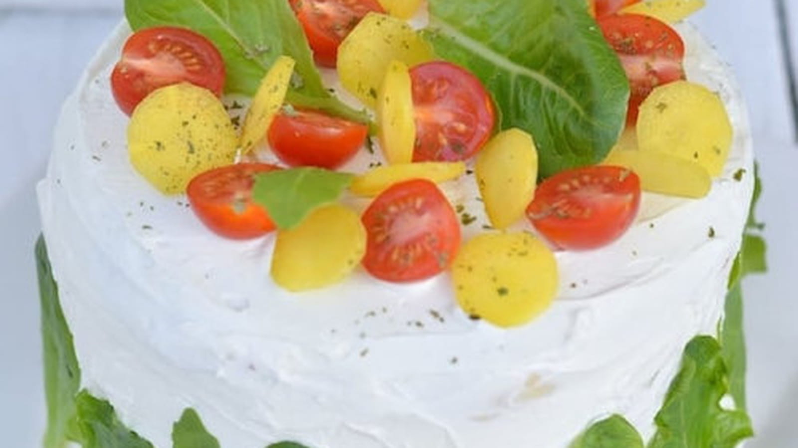 Sandwich Cake au saumon, concombre et avocat