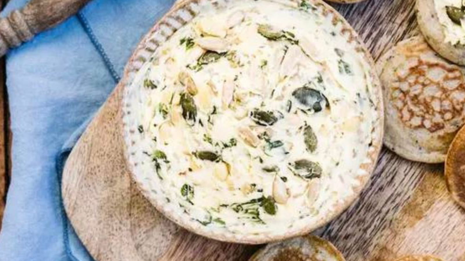 Beurre aromatisé, mélange de graines sur ses blinis au sarrasin