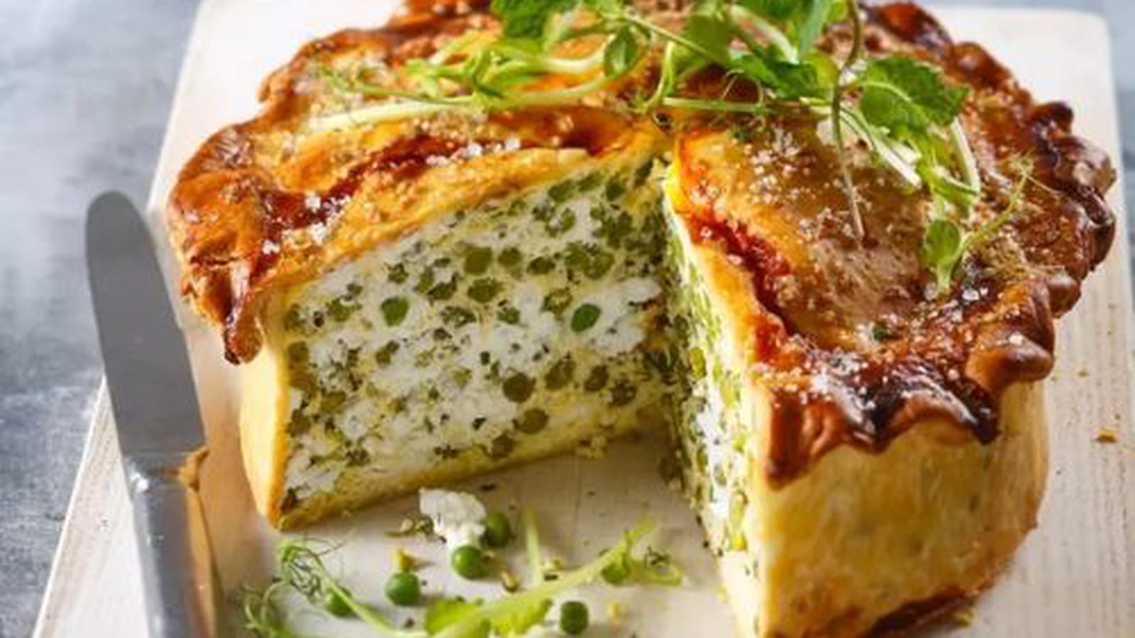 Tourte de Pâques aux petits pois, ricotta et fleur de sel