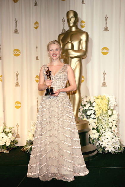Reese Witherspoon en robe longue &agrave; strass