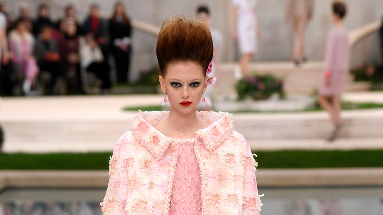 Look 16