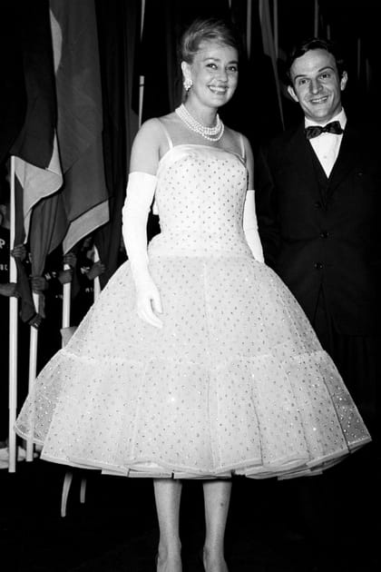 Jeanne Moreau en bustier vaporeux &agrave; d&eacute;tails brillants