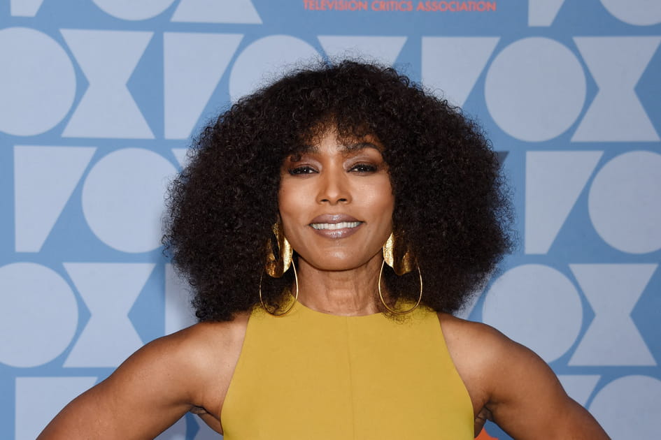 La coiffure afro d'Angela Bassett