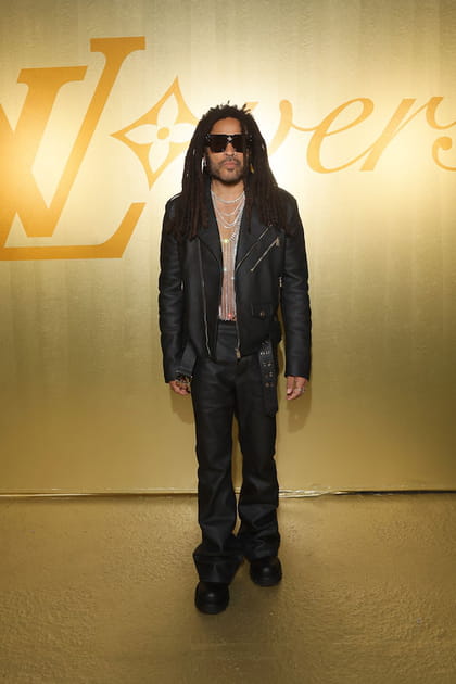 Lenny Kravitz en ensemble noir en cuir et haut transparent à strass