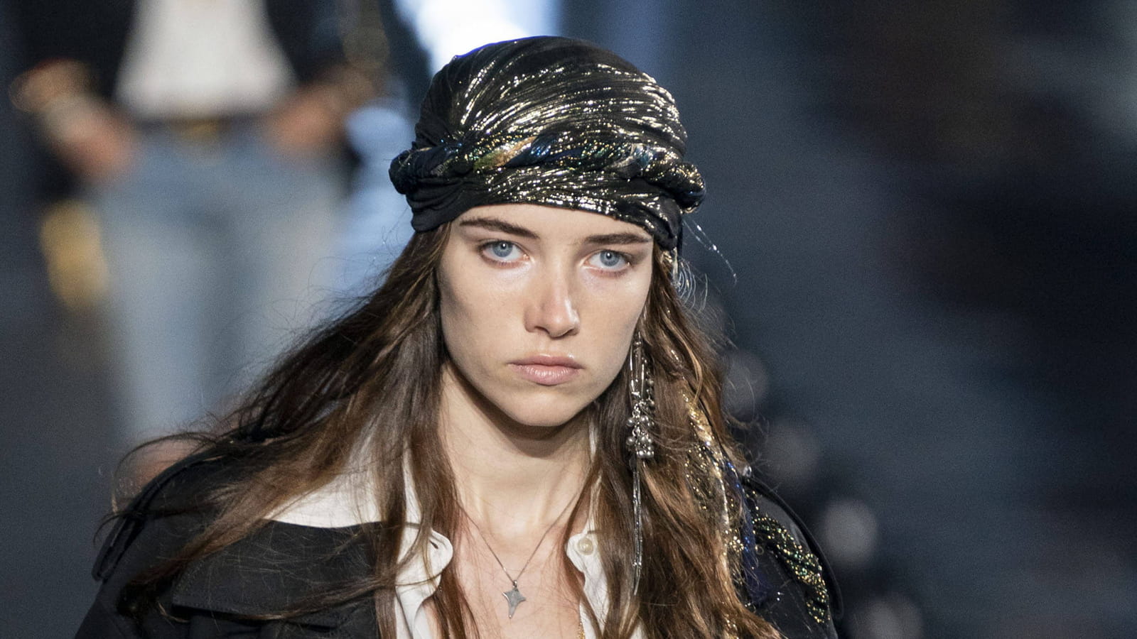 Le turban dans les cheveux