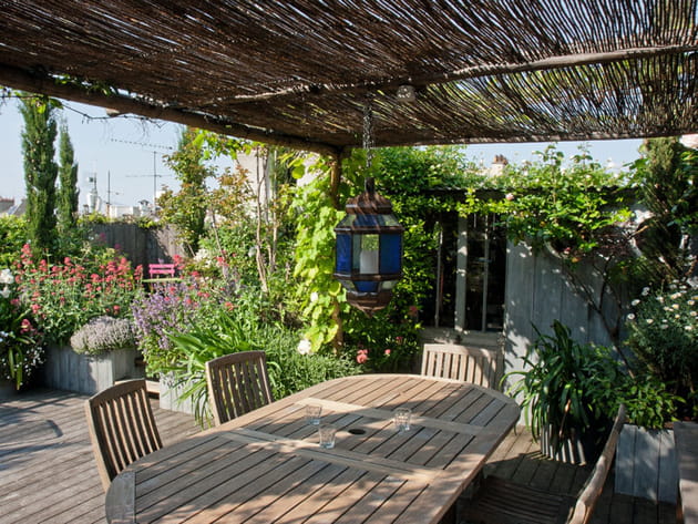 Après : une salle à manger sous la pergola