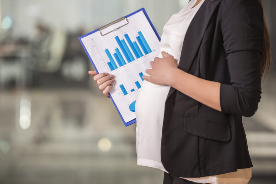 Les salaires des femmes baissent après le premier enfant