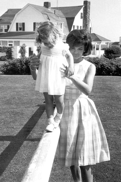 Jackie Kennedy en robe évasée à carreaux