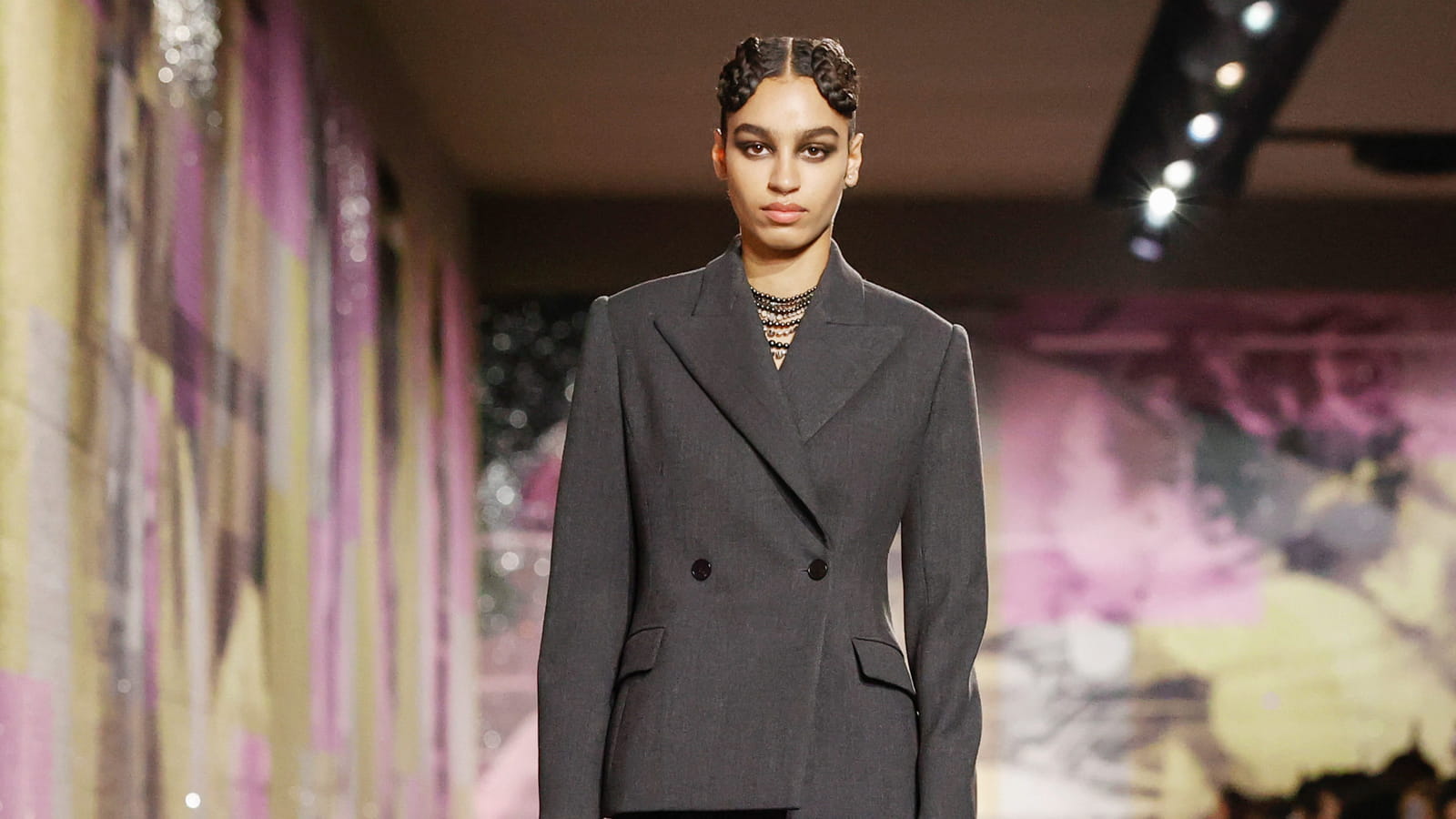 Look 16