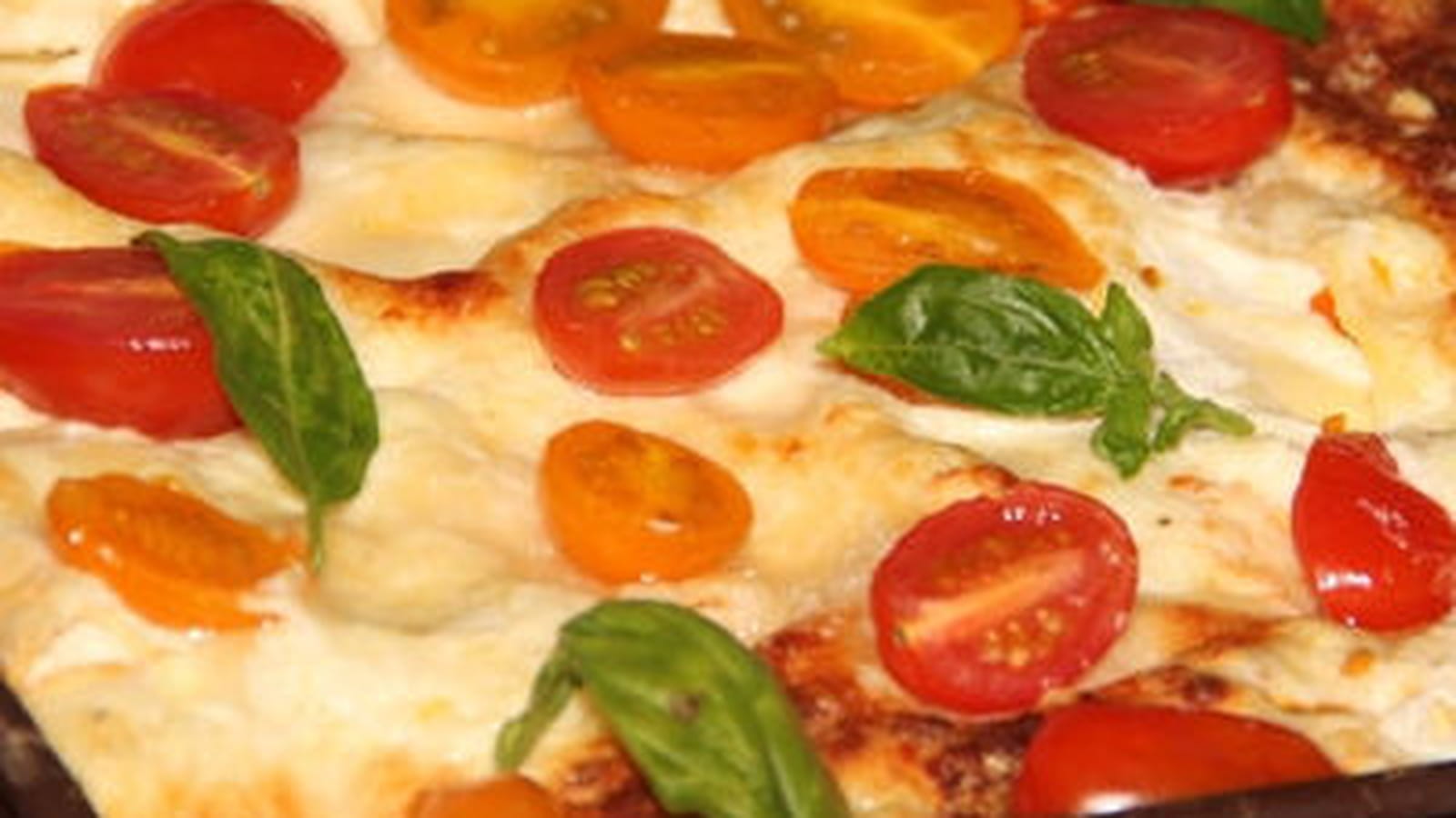 Lasagnes au poulet et pesto de tomates