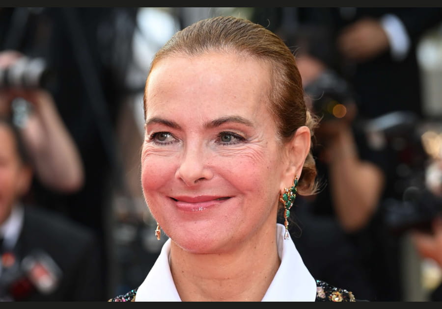 Les paupi&egrave;res irris&eacute;es de Carole Bouquet