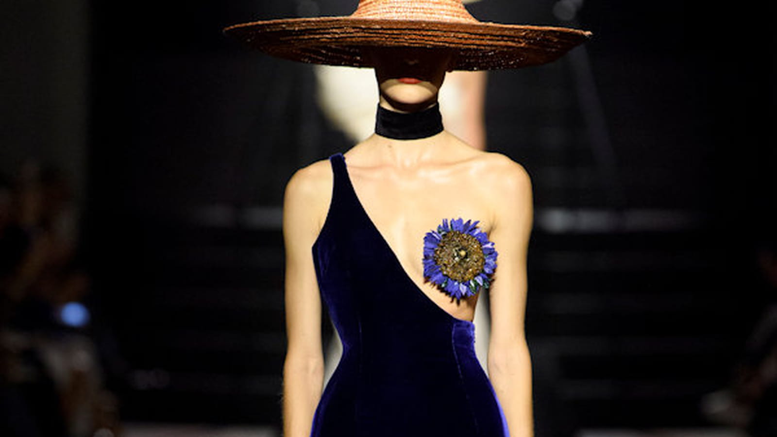 Look 18