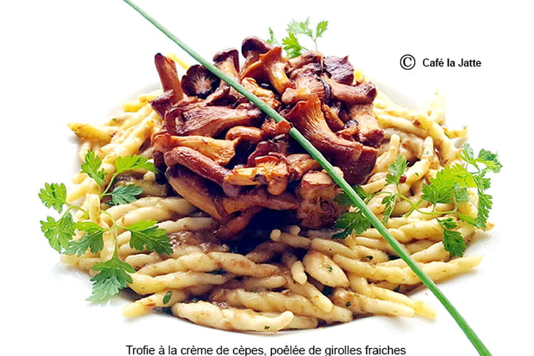 Pâtes Trofie à la crème de cèpes, poêlée de girolles fraîches