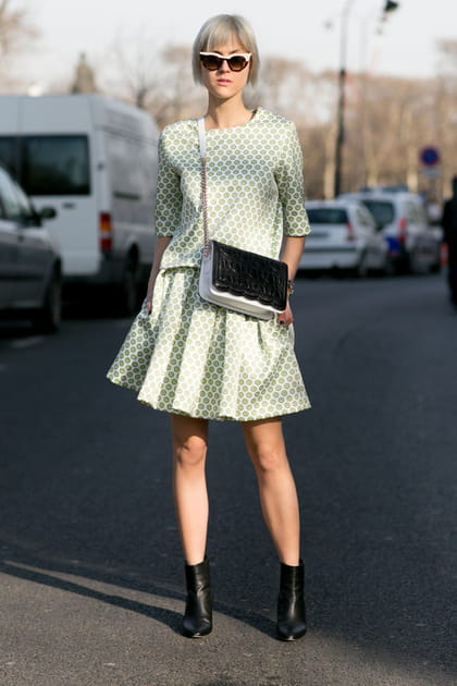 Street style &agrave; Paris : le top et la jupe assortis