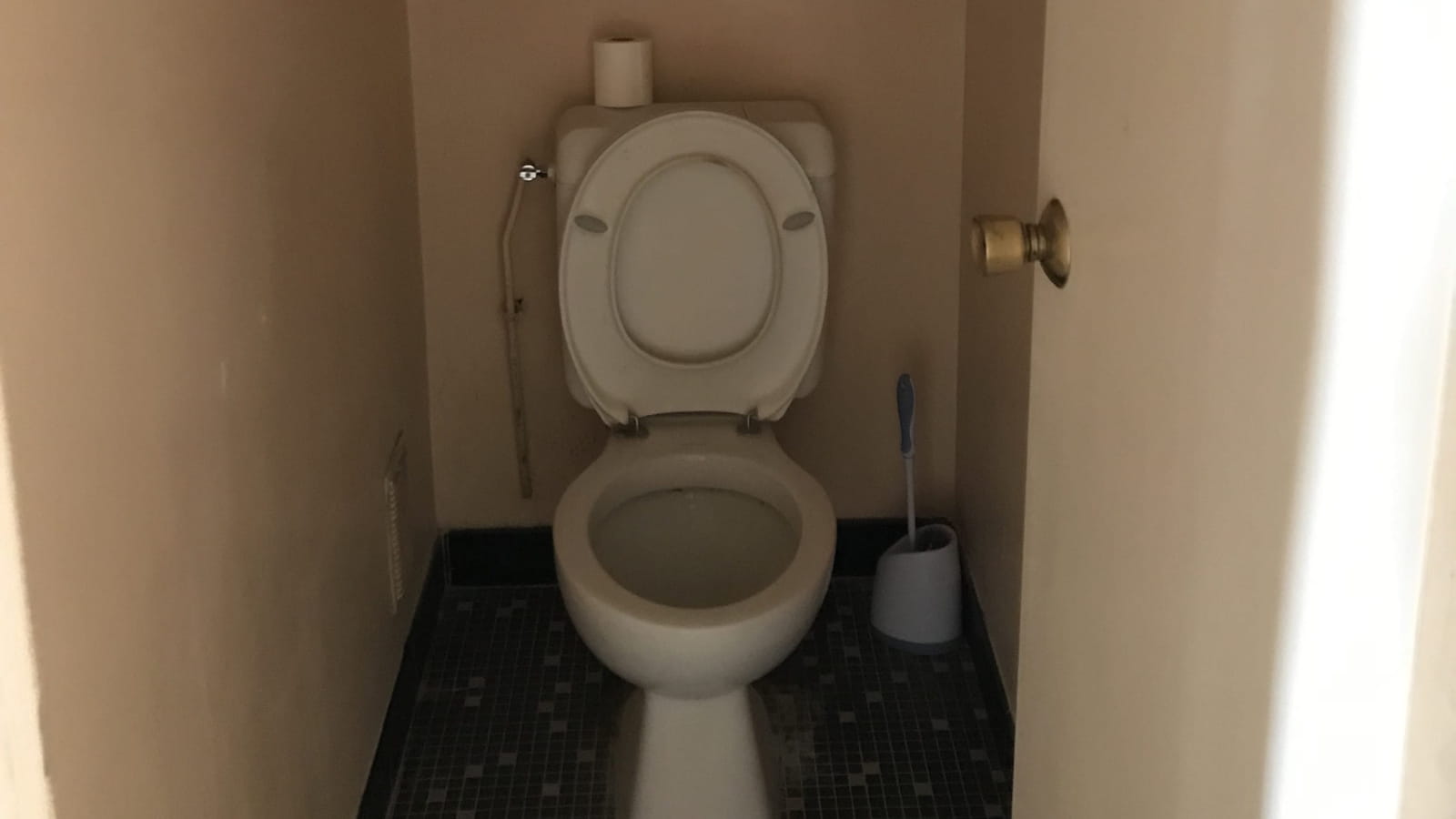 WC avant