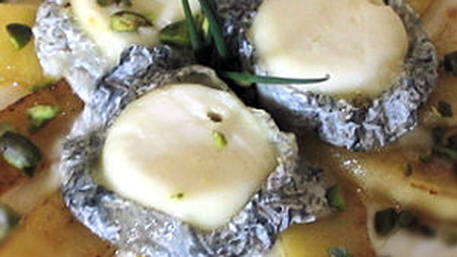 Crottin de chèvre aux pommes poêlées au miel
