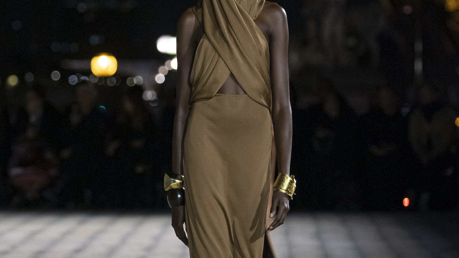 Look 16
