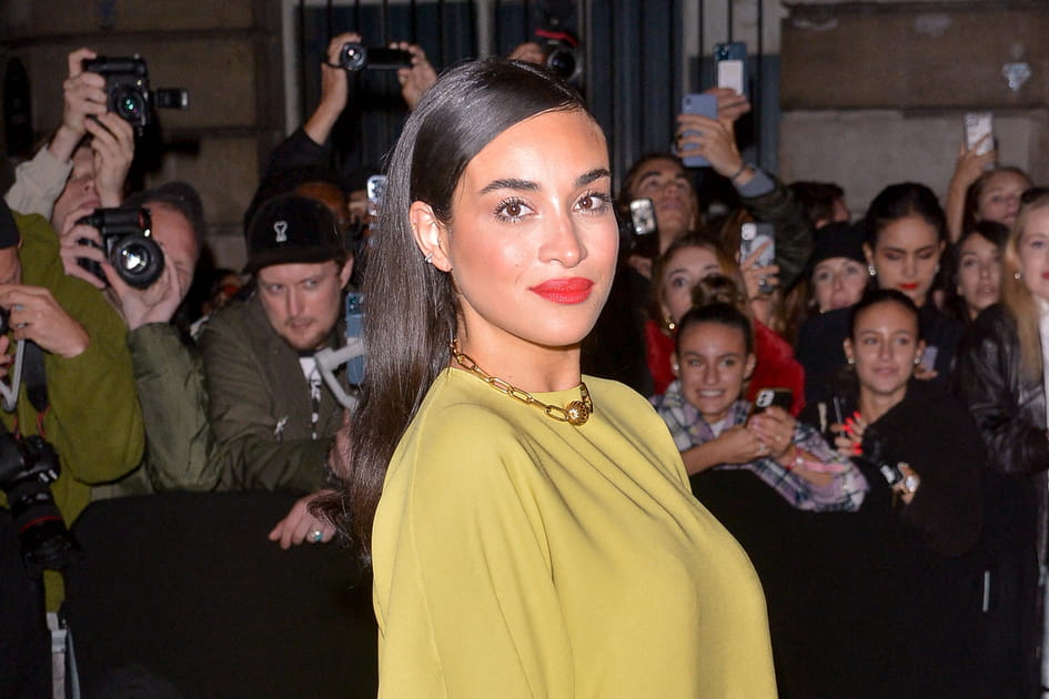 Les l&egrave;vres rouges et pimpantes de Cam&eacute;lia Jordana