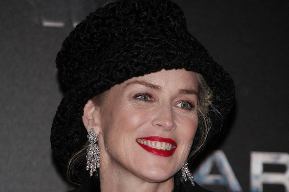 Sharon Stone, coquette avec sa bouche rouge