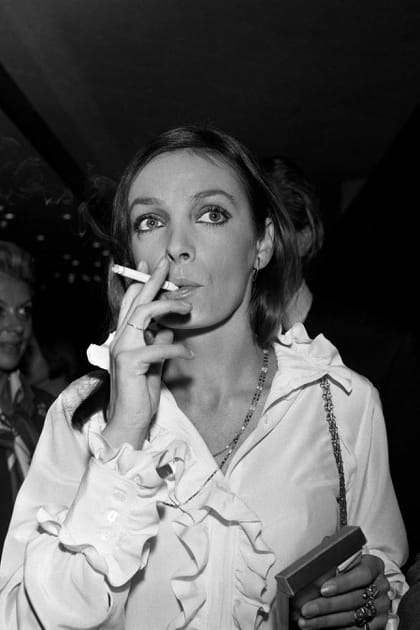 Marie Laforet, clope au bec dans le Paris de 1972