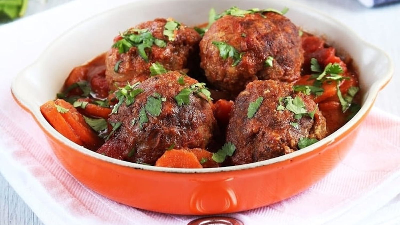 Boulettes de boeuf à la crème de pois chiche et cumin