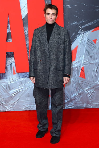 Robert Pattinson en costume ample gris chiné