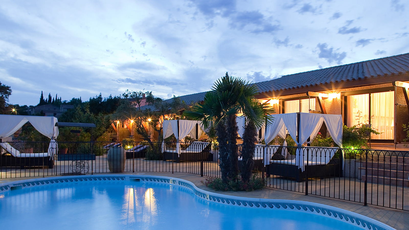 Piscine de l'Auberge du Vieux Puit 
