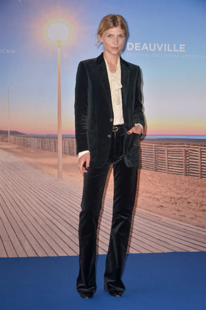 Clemence Poesy en costume velours