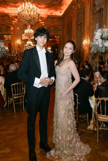 Ella Wadia brille avec son cavalier Anwar Rizk au Bal des D&eacute;butantes