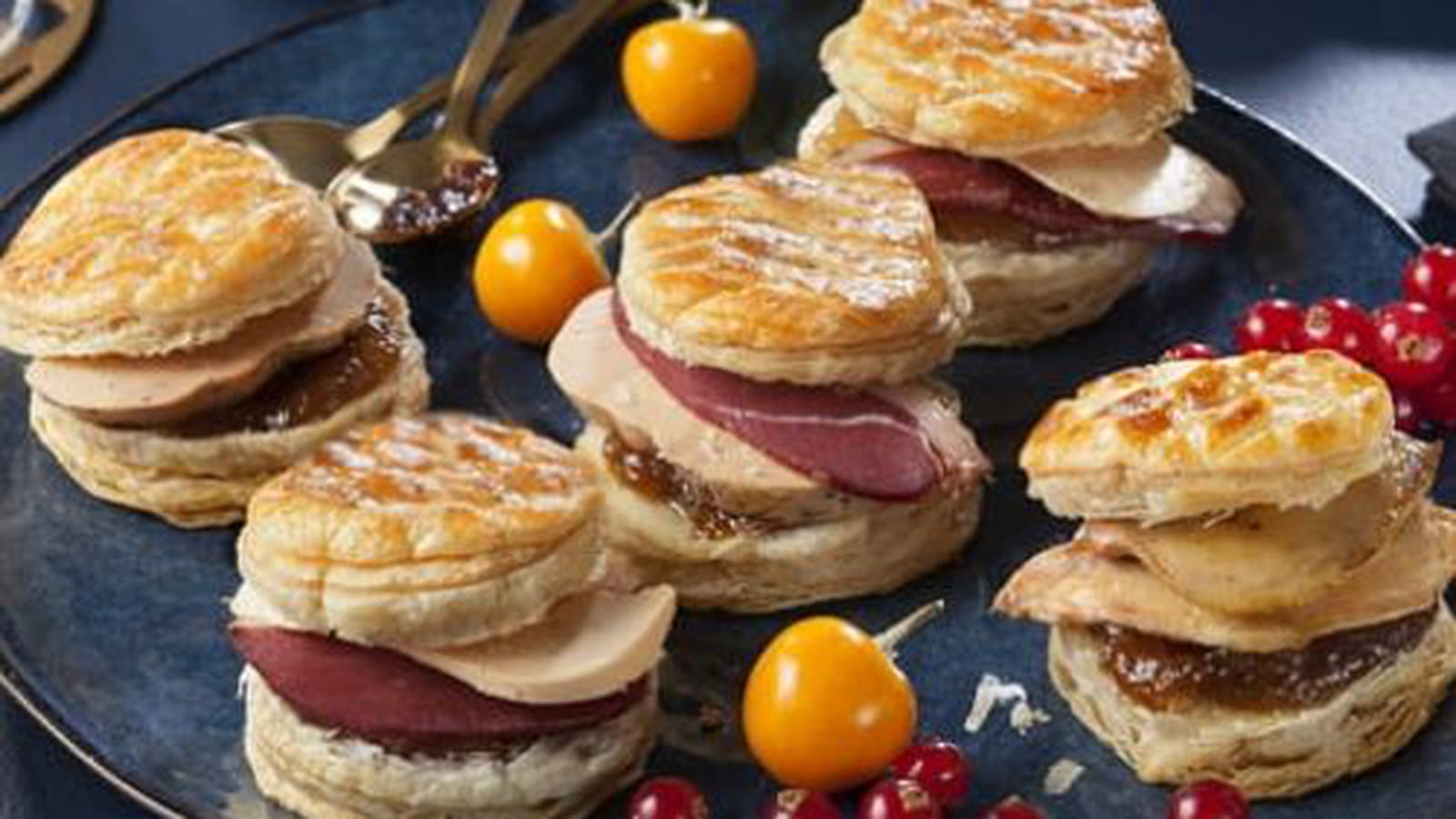 Mini-galettes des rois au foie gras et magret fumé