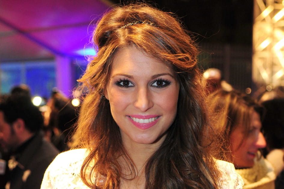 Laury Thilleman, unique avec sa demi-queue &agrave; coque