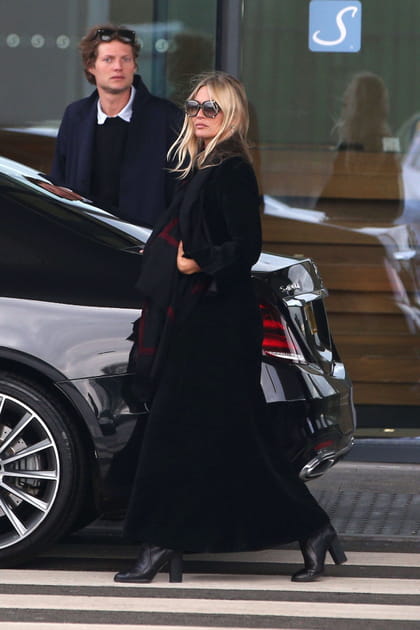 Kate Moss en total look noir
