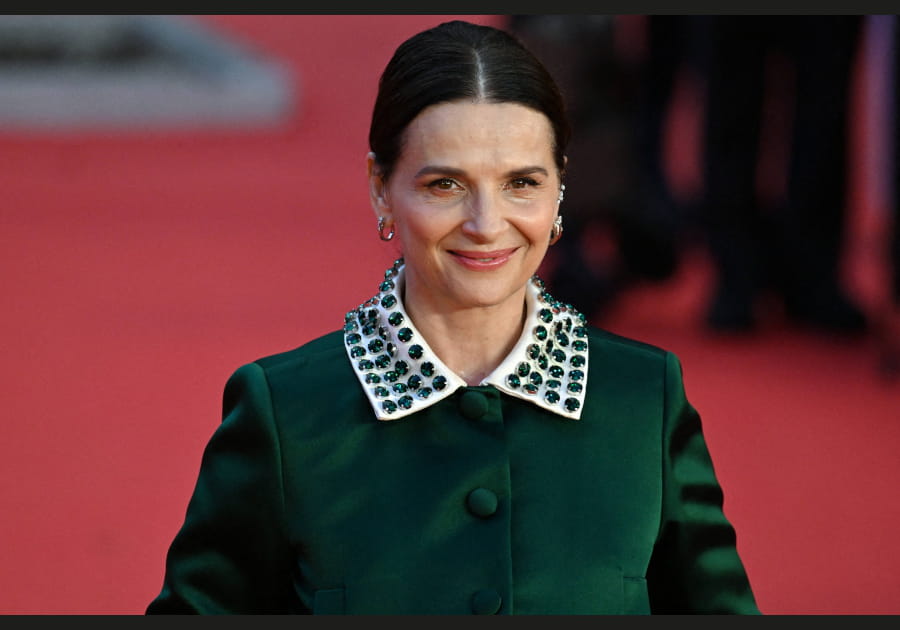 Top&nbsp;: la coiffure plaqu&eacute;e de Juliette Binoche
