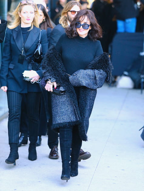 Isabelle Adjani en manteau tartan gris