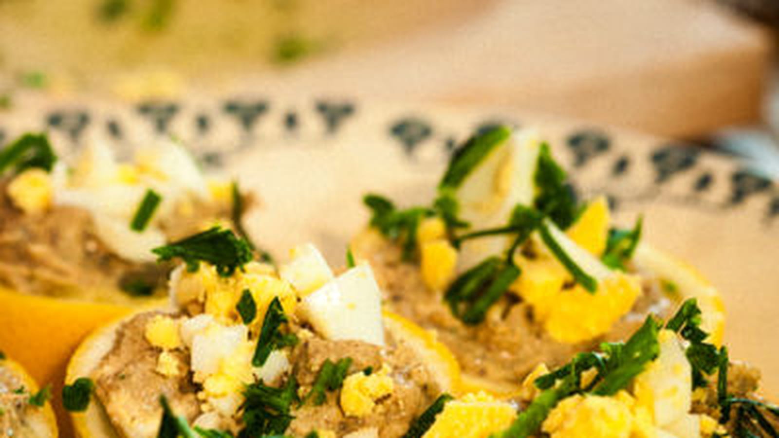 Citrons farcis à la crème de thon  