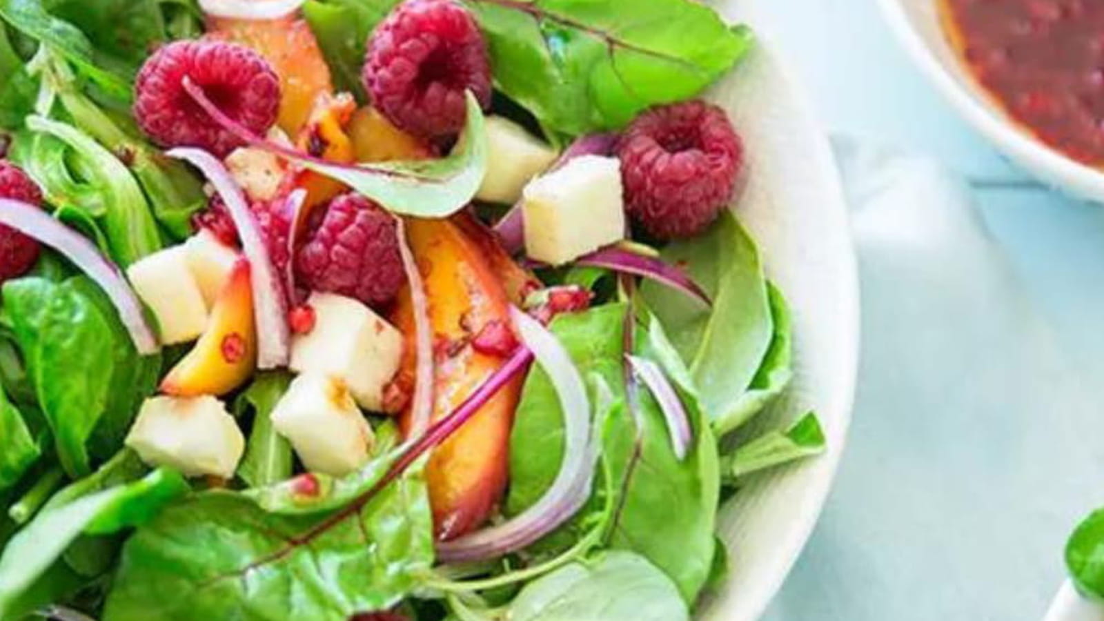 Salade de roquette, nectarines et halloumi rôtis