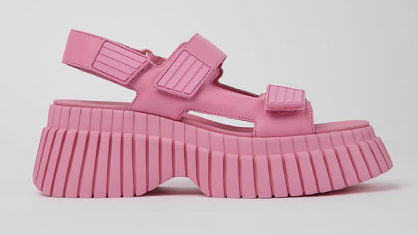 Sandales en cuir rose  semelles graphiques BCN de Camper 180 euros