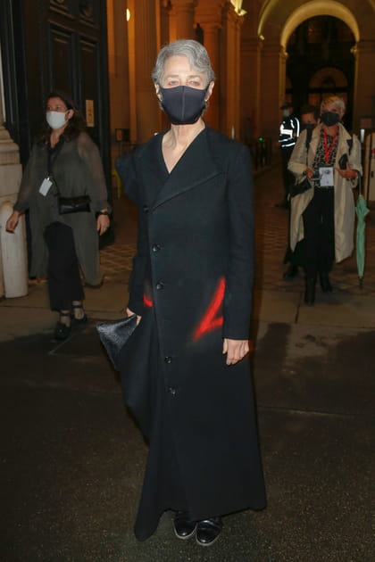 Charlotte Rampling au d&eacute;fil&eacute; Yohji Yamamoto