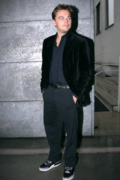 Leonardo DiCaprio en total look noir et baskets