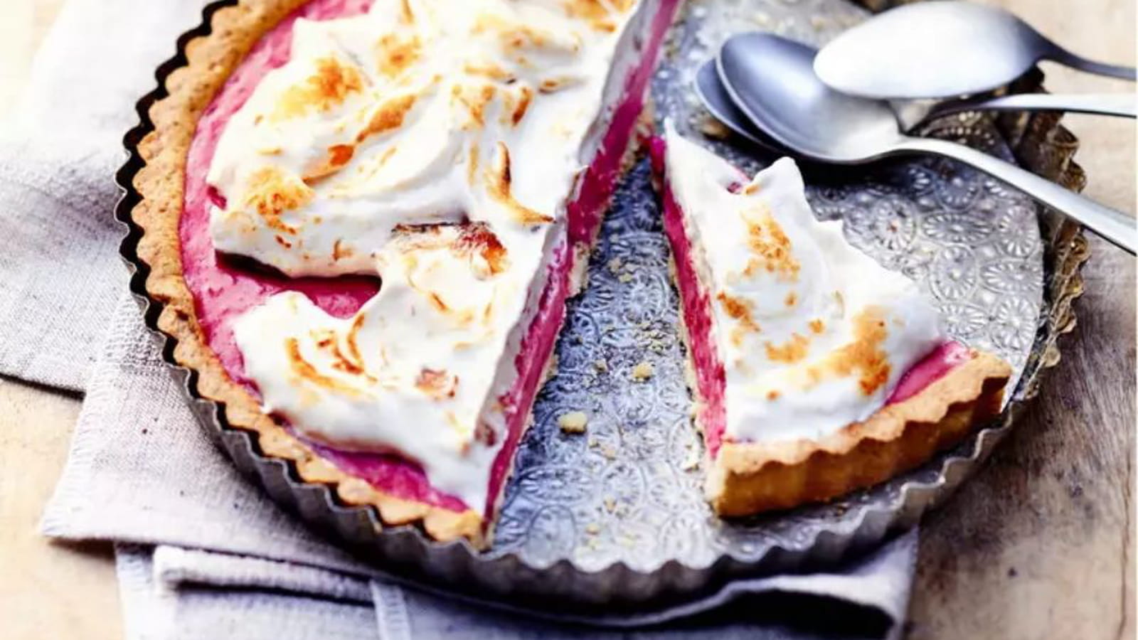 Tarte framboise meringuée à la rhubarbe