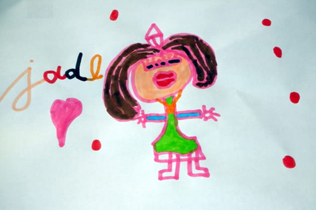 Jade 5&nbsp;ans chante