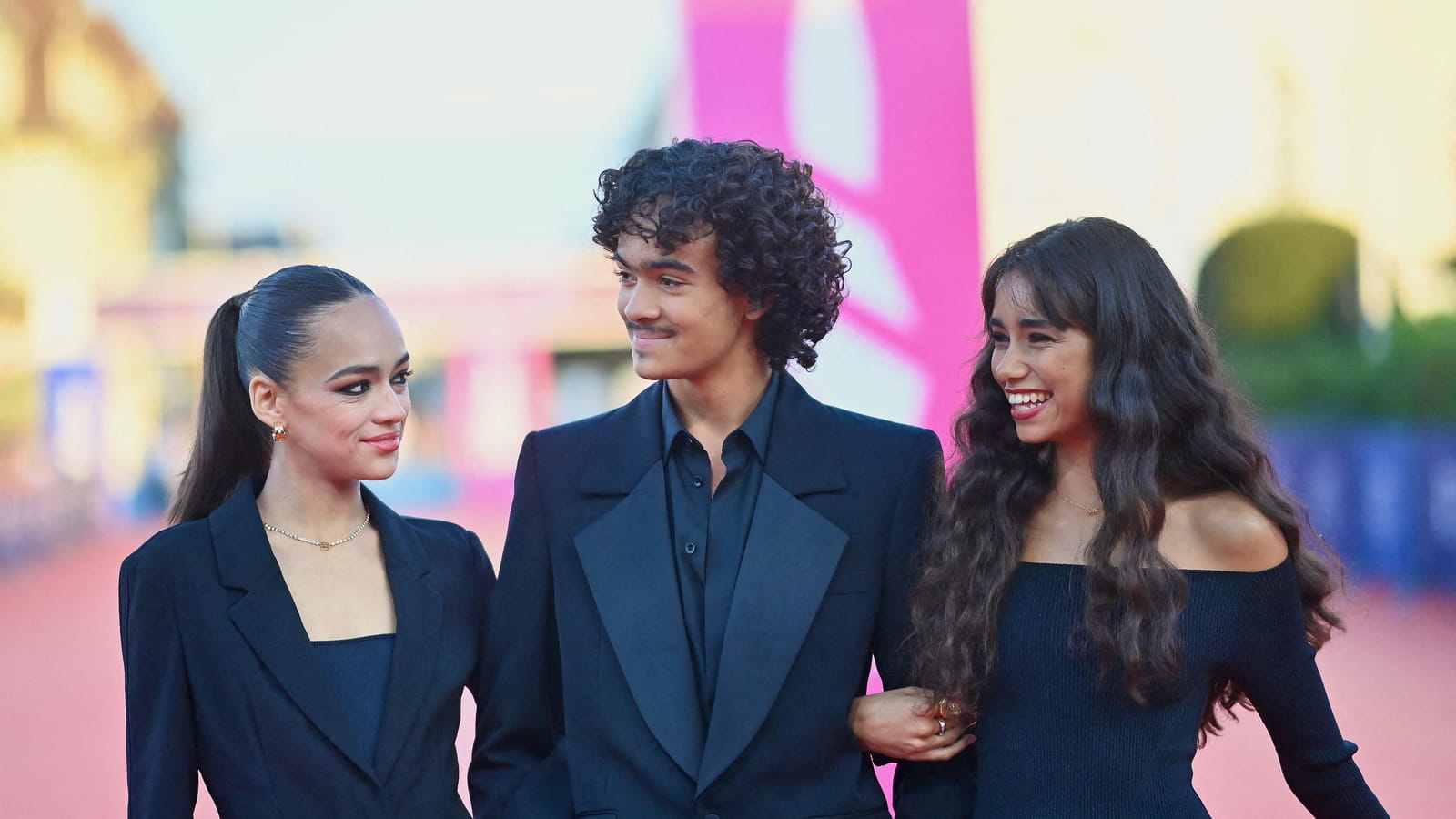 Thalia, Mao et Sateen Besson