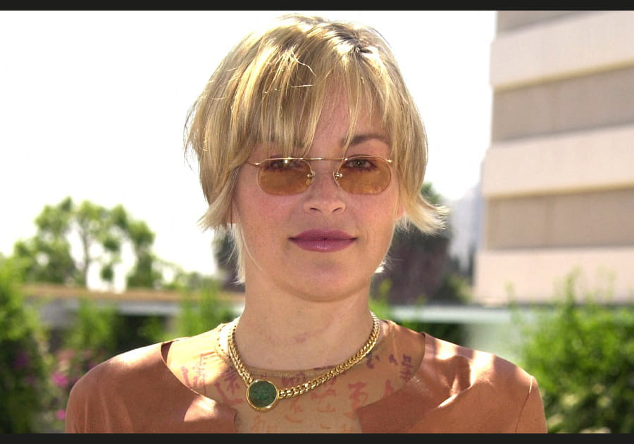 Sharon Stone d&eacute;contract&eacute;e, avec son look beaut&eacute; hippie