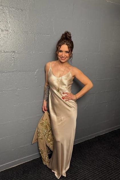 Lucie Bernardoni est radieuse avec sa mise en beaut&eacute; festive